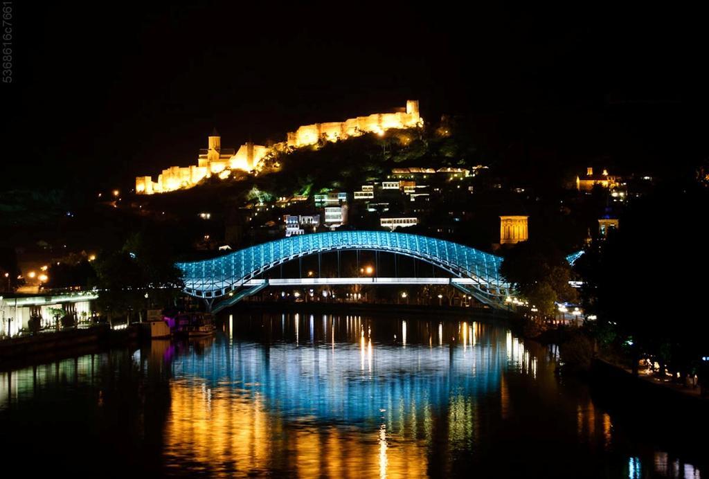 Freedom Square Apartment Tbilisi Bagian luar foto