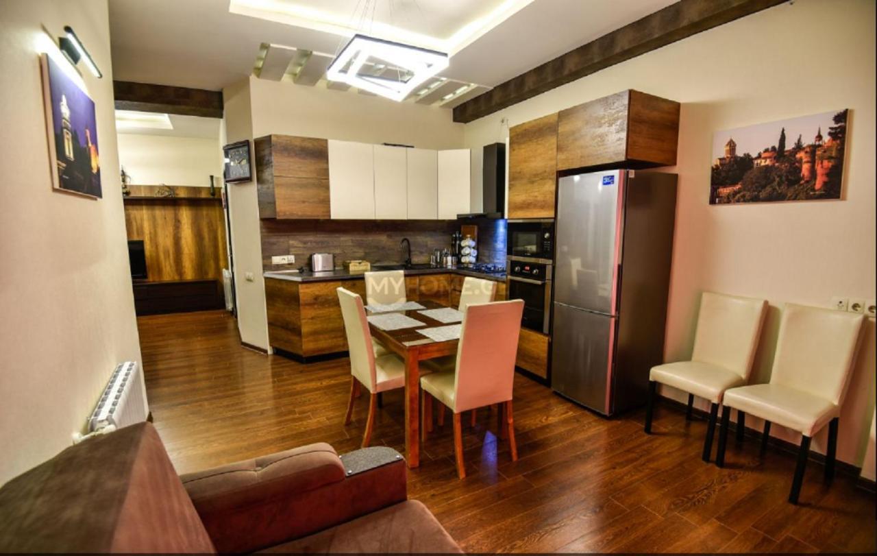 Freedom Square Apartment Tbilisi Bagian luar foto