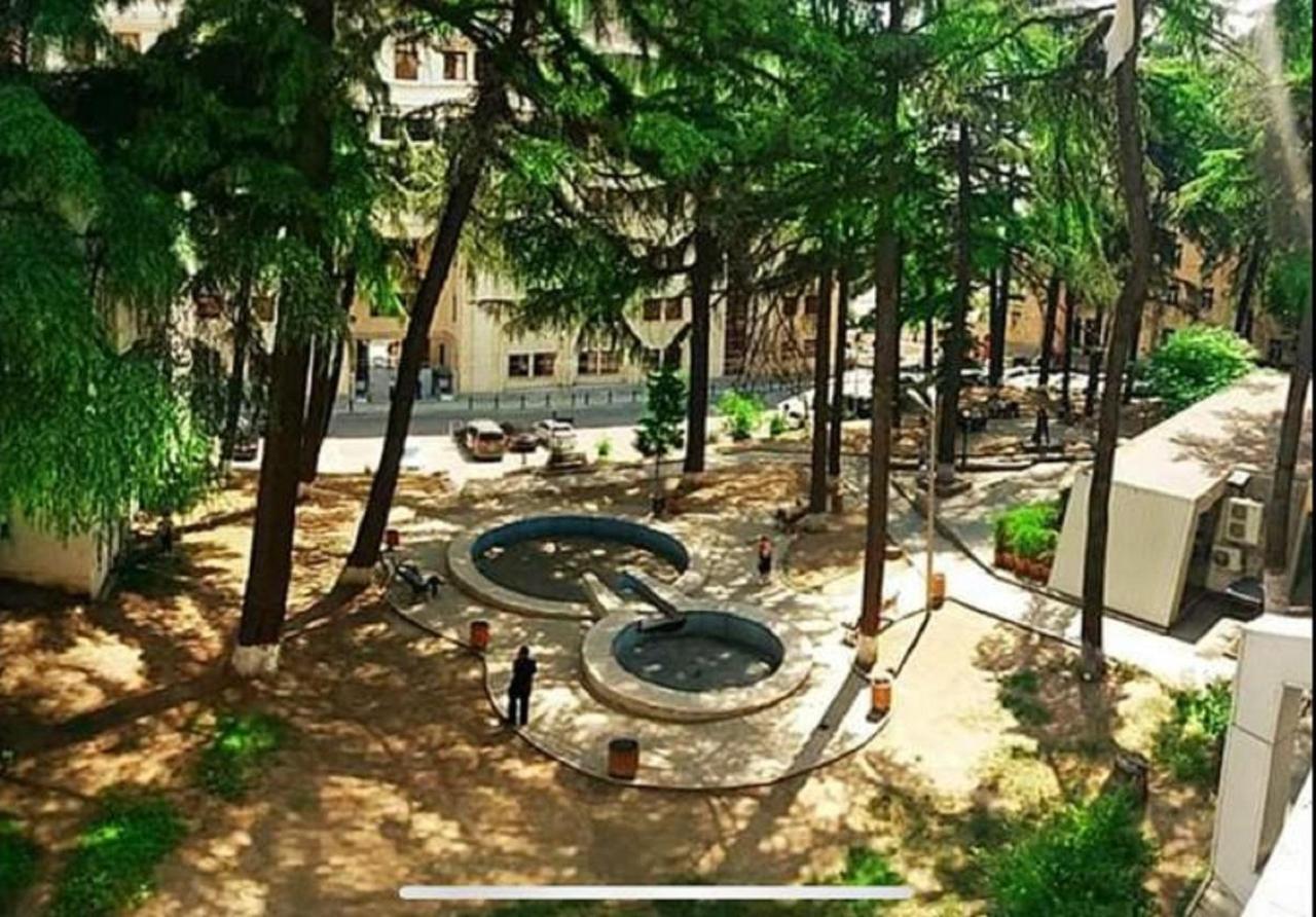 Freedom Square Apartment Tbilisi Bagian luar foto